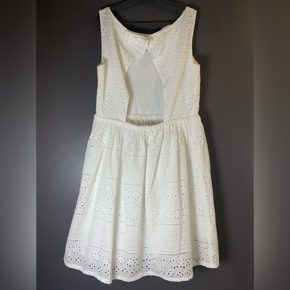 H&M Elegant White Eyelet Open Back  dress Size 9 - Picture 3 of 4